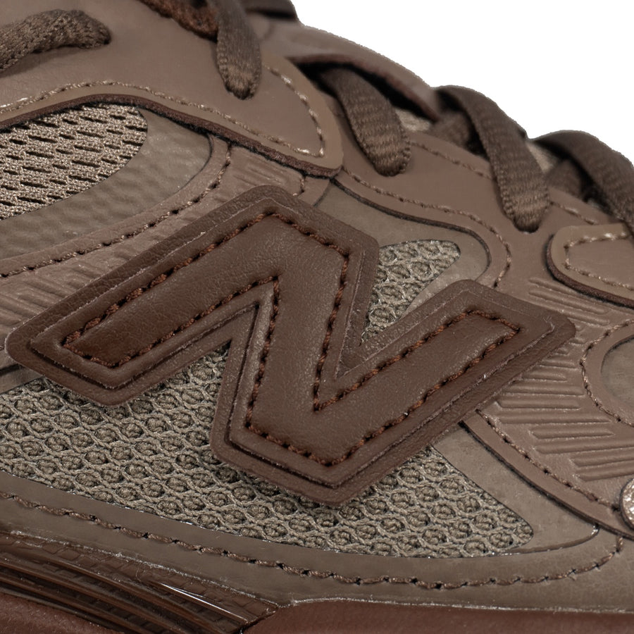 Tênis New Balance 2000 L Unissex — Marrom sobre marrom