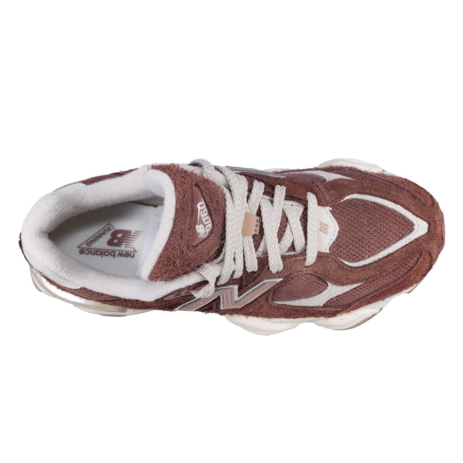 Tênis New Balance 9060 Unissex — Solado com desenho em diamante e mais tração