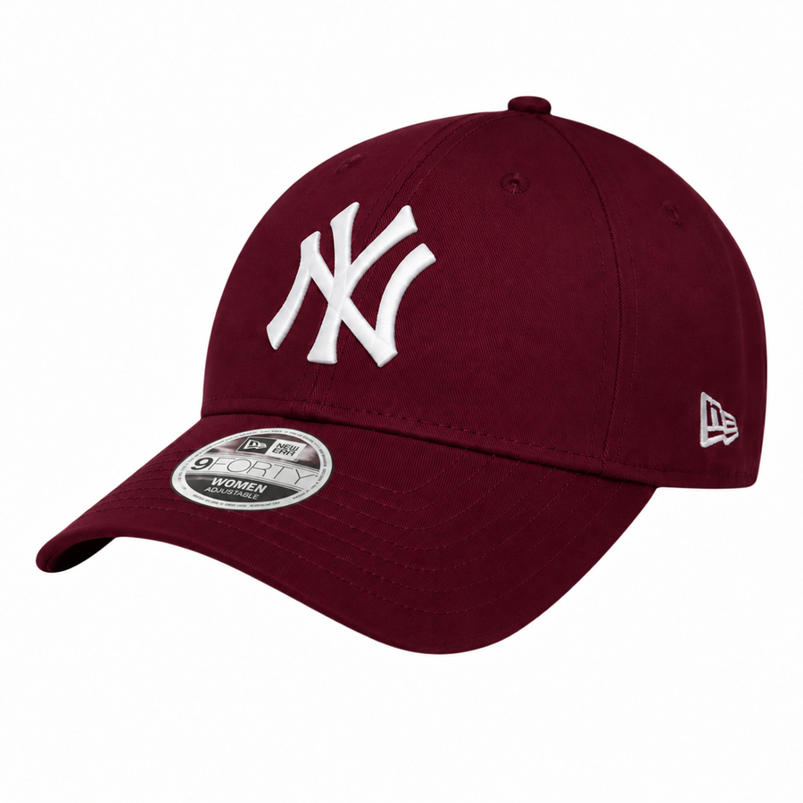 Boné Aba Curva New Era 9FORTY New York Yankees Feminino — A bandeira da marca na lateral