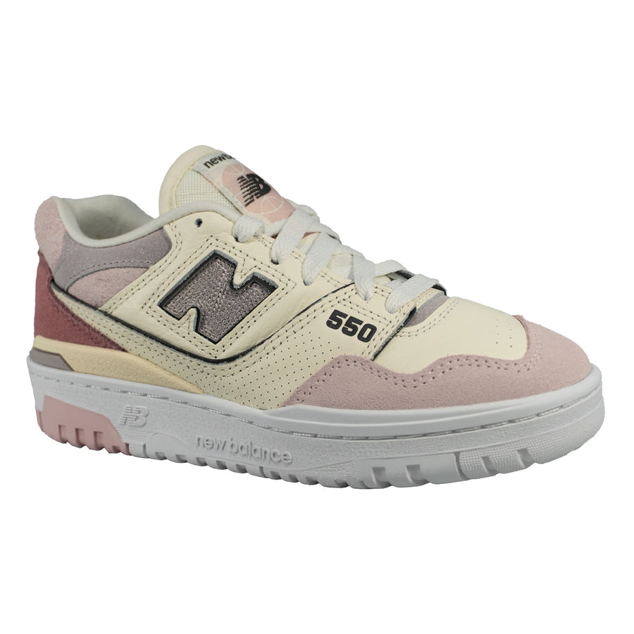 Tênis New Balance 550 Feminino — Couro, camurça e mesh na mesma peça