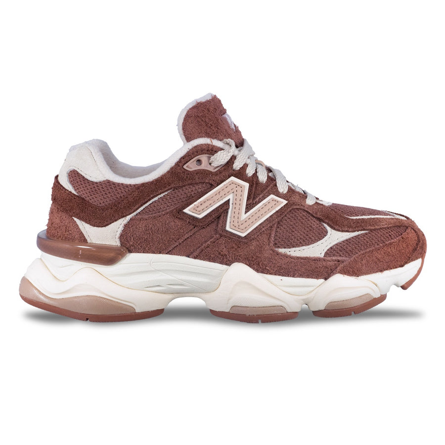 Tênis New Balance 9060 Unissex — Marrom Rich Oak com alma retrô