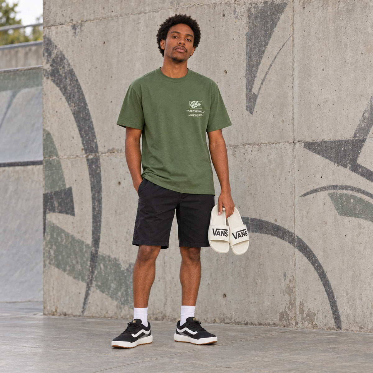 Look completo em pé: Tênis Vans Ultrarange 2.0 Rw Unissex