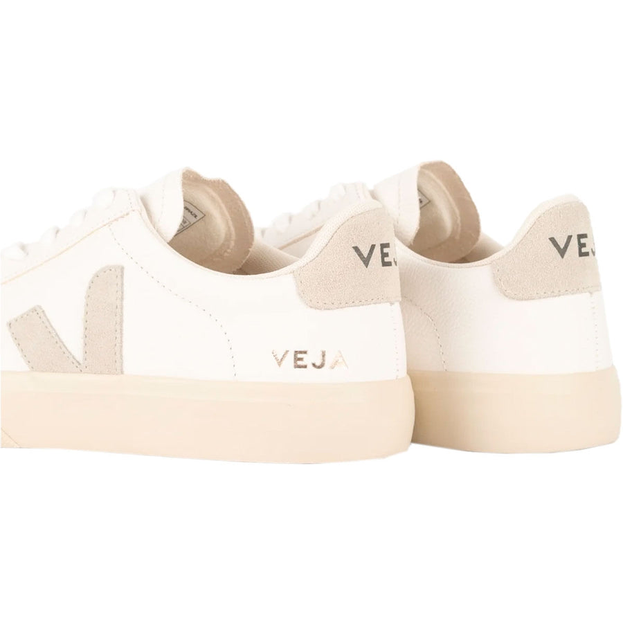 Tênis Veja Campo Leather Feminino — VEJA no calcanhar