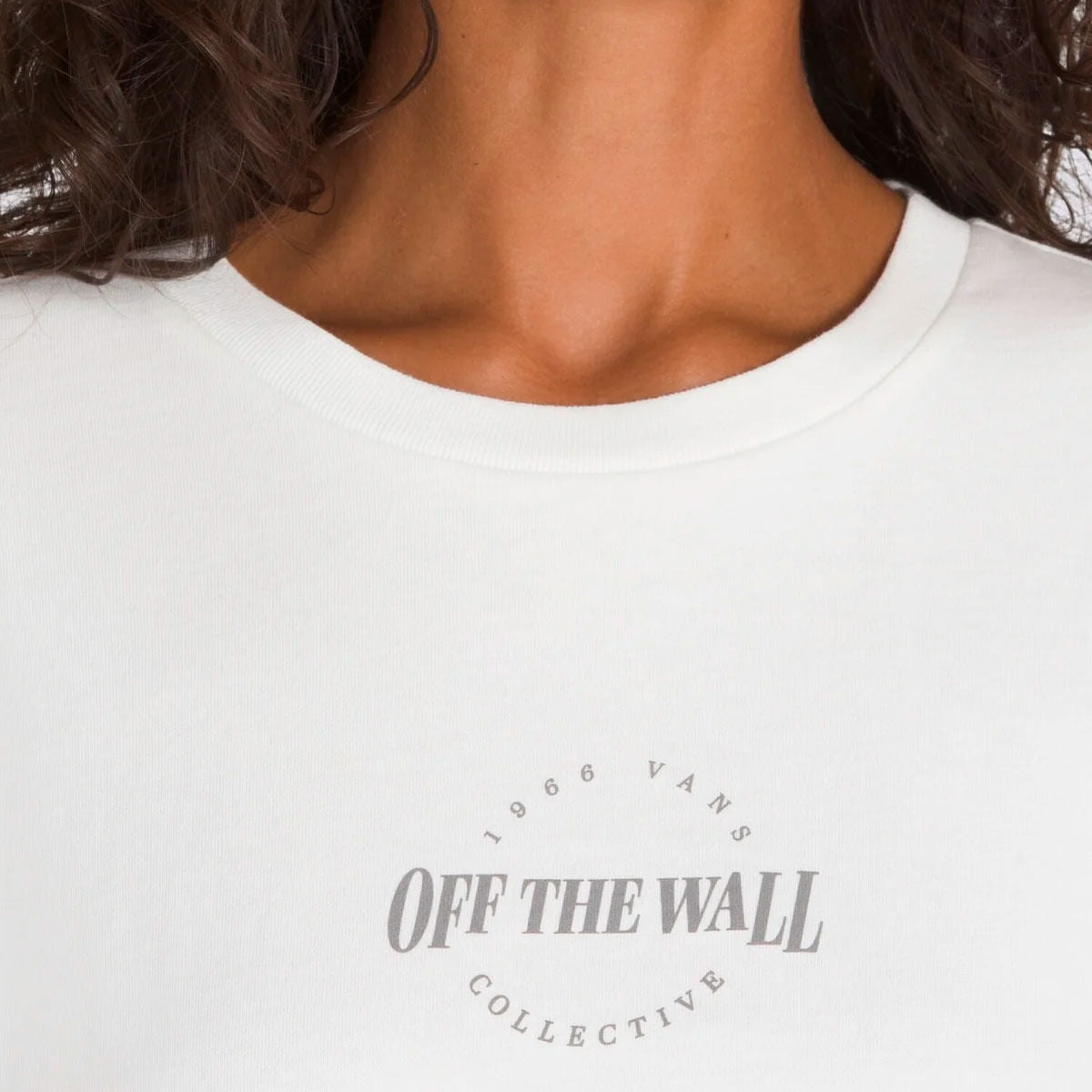 Camiseta Vans Cropped Relaxed Feminino — detalhe 1