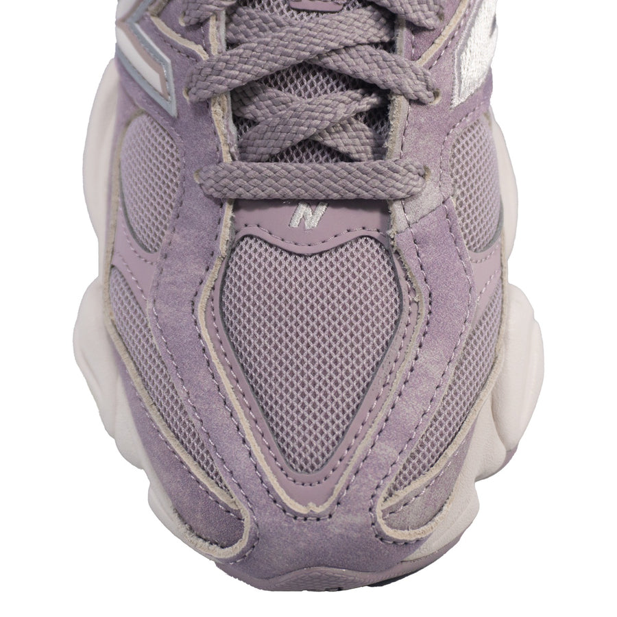 Tênis New Balance 9060 Unissex — Camurça por cima, malha por baixo