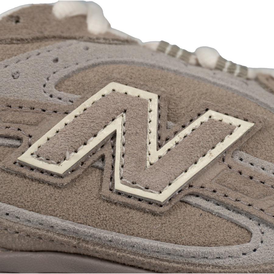Tênis New Balance 204L Feminino — N em camada dupla