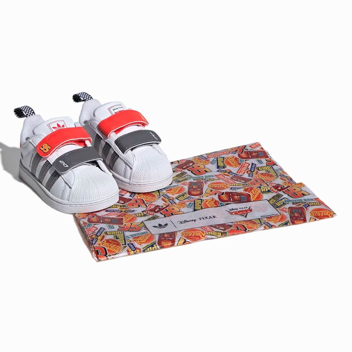Tênis Adidas Superstar Pixar Cars II Relâmpago McQueen Infantil