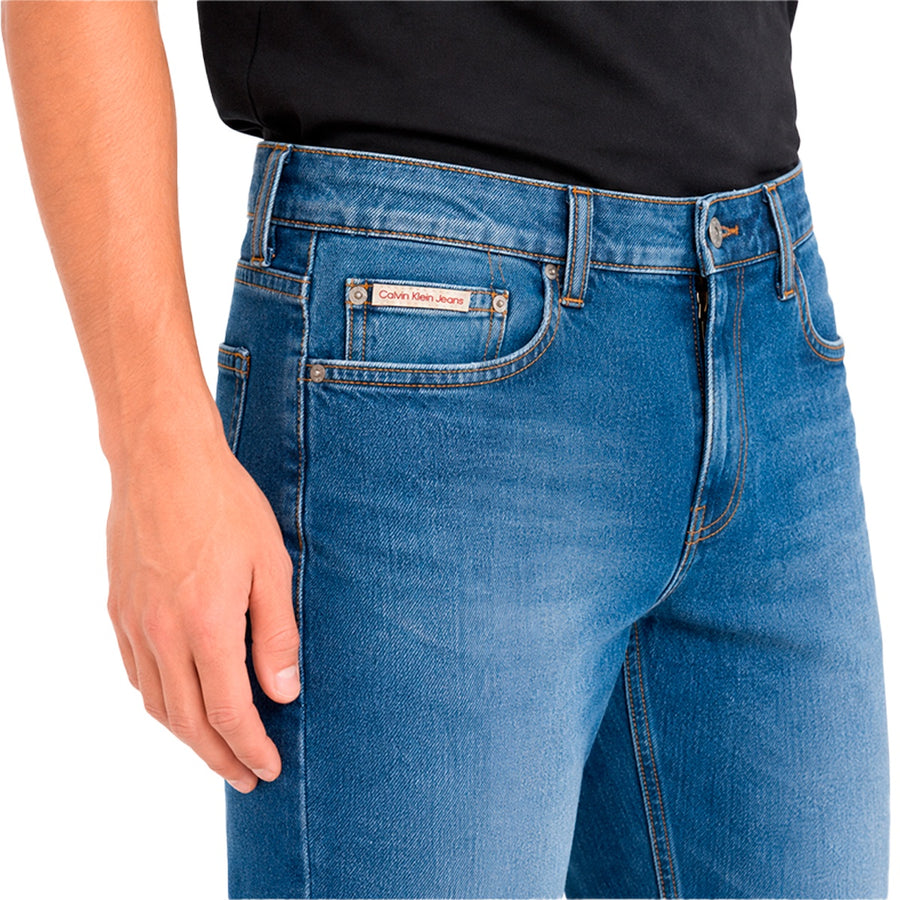 Calça Jeans Calvin Klein Slim 5 Pockets Masculino — Cinco bolsos e fechamento firme
