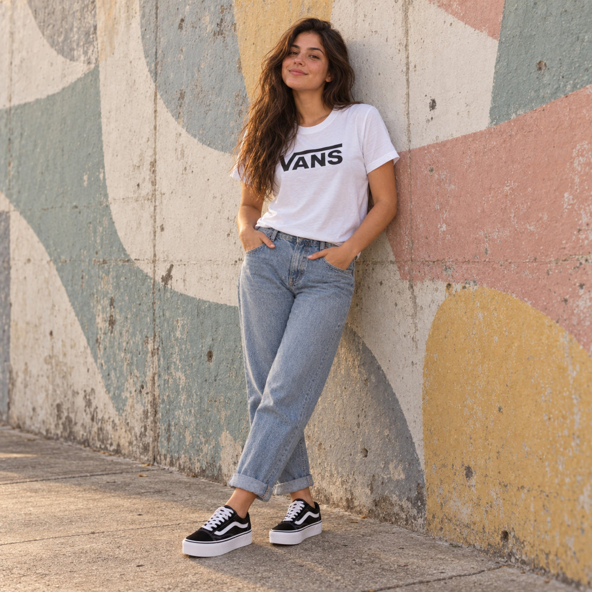 Look completo em pé: Old Skool Platform e camiseta Flying V