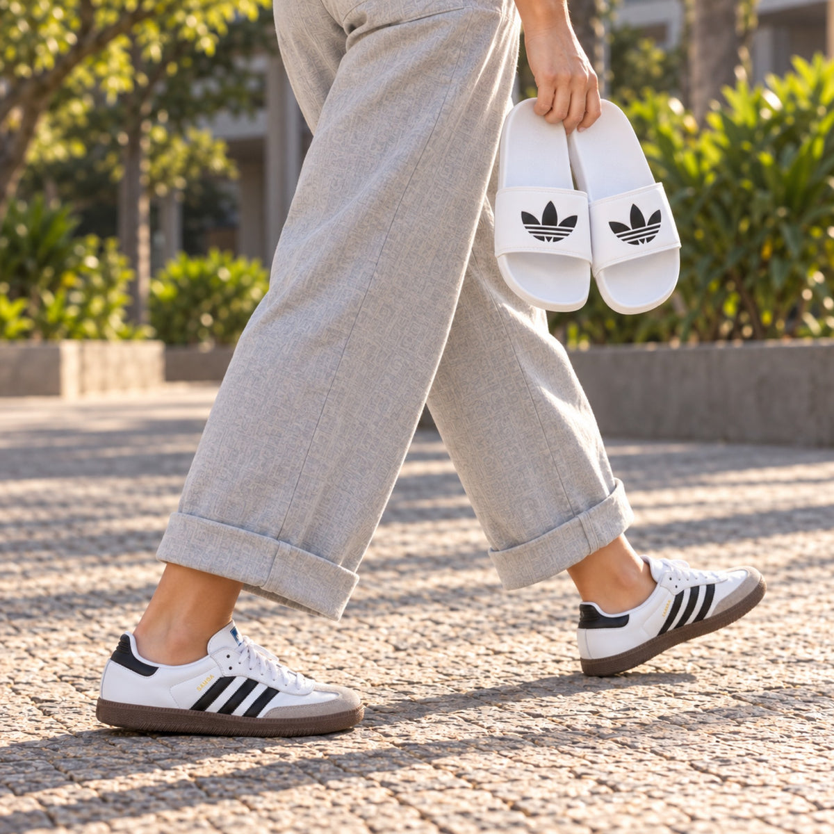Detalhe: Samba OG e chinelo Adilette