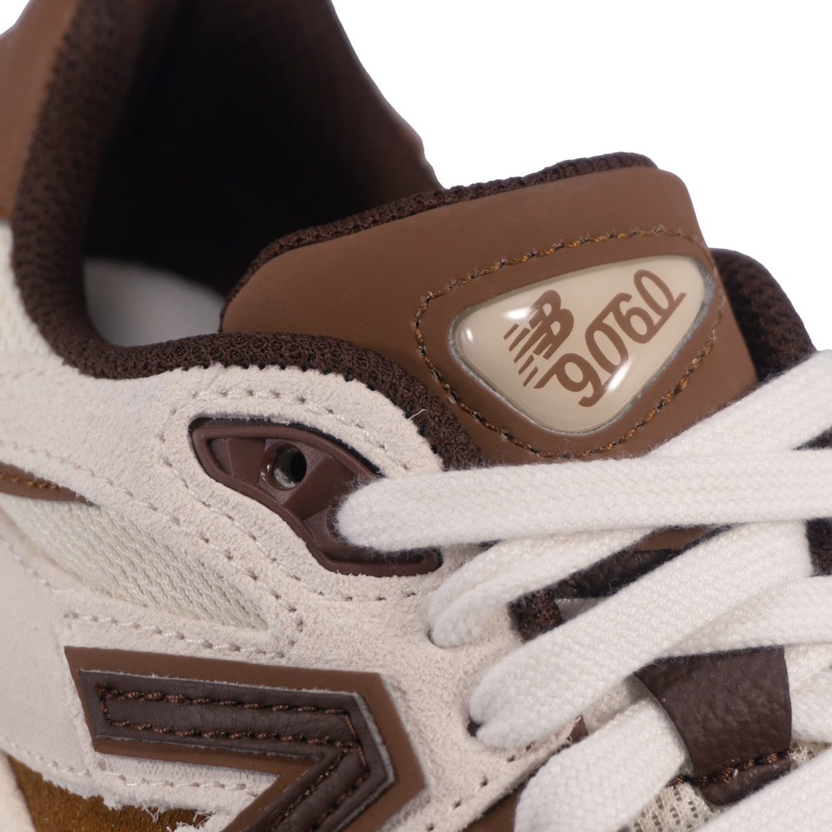 Tênis New Balance 9060 Feminino